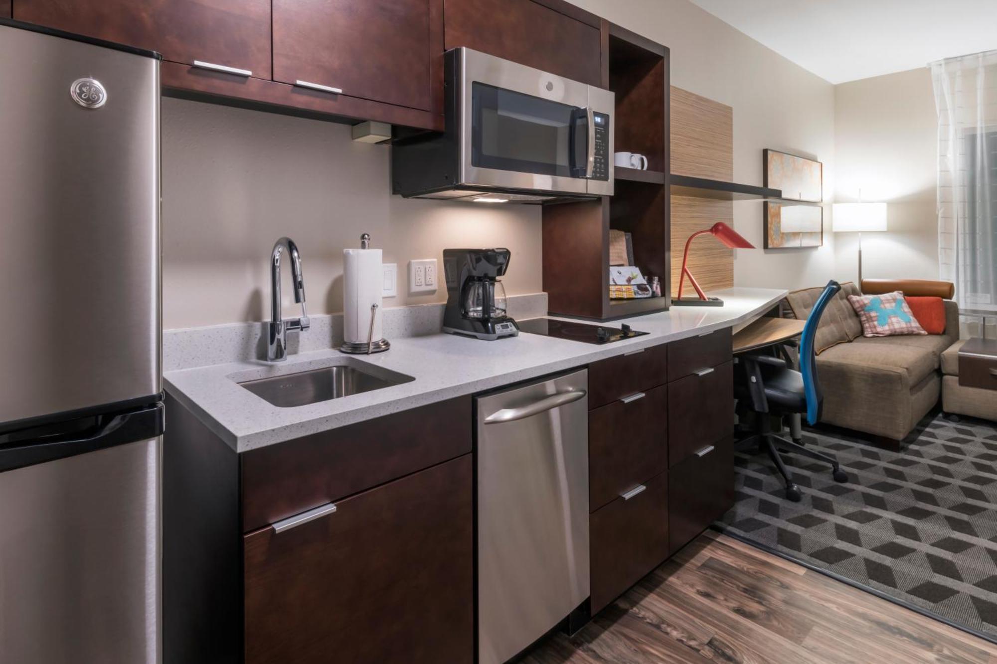 Towneplace Suites By Marriott Hays Exterior foto